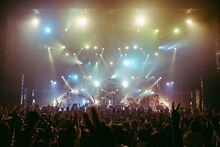 「石崎ひゅーい LIVE 2024『宇宙百景』」の様子。（撮影：小杉歩）