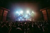 「石崎ひゅーい LIVE 2024『宇宙百景』」の様子。（撮影：小杉歩）