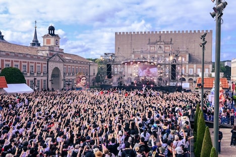 「ヤバイTシャツ屋さん “スペインのひみつ解明 ONE-MAN SHOW” in 志摩スペイン村 ～ザ・リベンジ～」の様子。（Photo by MASANORI FUJIKAWA）