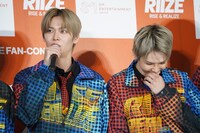 ウンソクのコメントに照れるショウタロウ。