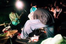 pinfuのライブの様子。（撮影：るなこさかい）