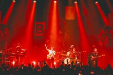 フジファブリックとアイナ・ジ・エンドによるコラボセッションの様子。（撮影：西槇太一）