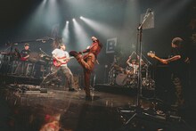 フジファブリックとアイナ・ジ・エンドによるコラボセッションの様子。（撮影：西槇太一）