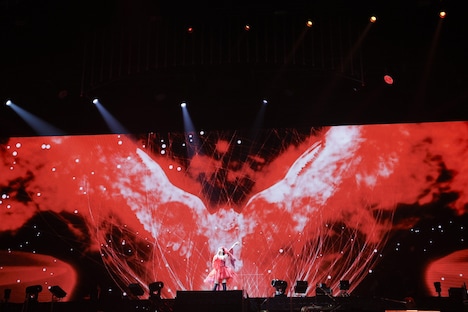 椎名へきるによるライブの様子。