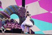 田村ゆかりによるライブの様子。