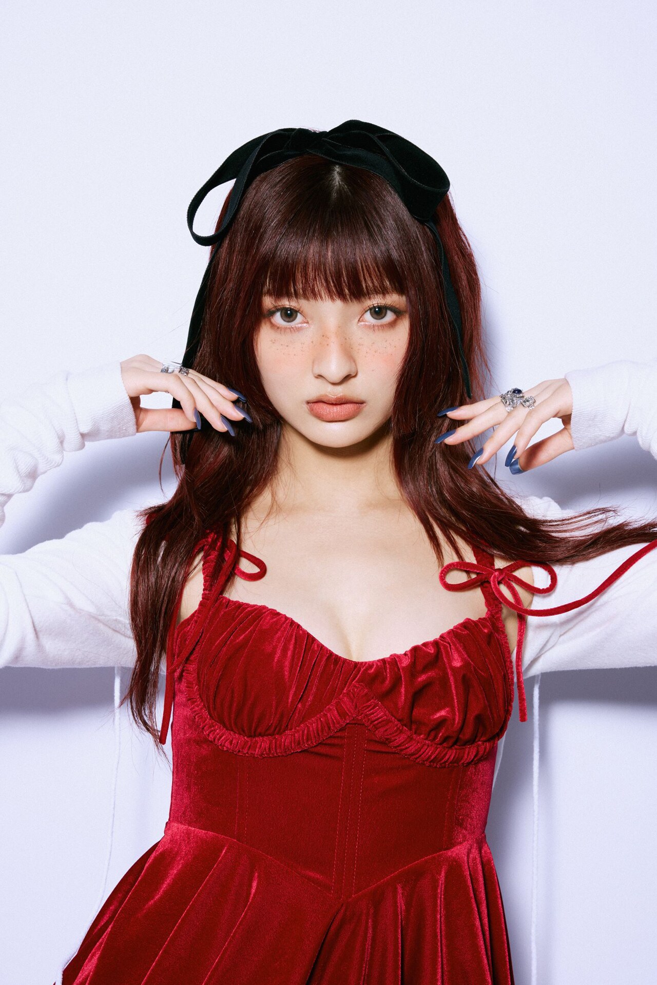 甲田まひる、アニメ「強くてニューサーガ」ED曲を配信　ジャケットでキャラクターと並ぶ