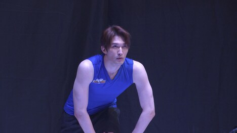 「ショットガンタッチ」に挑むジェシー（SixTONES）。(c)TBS