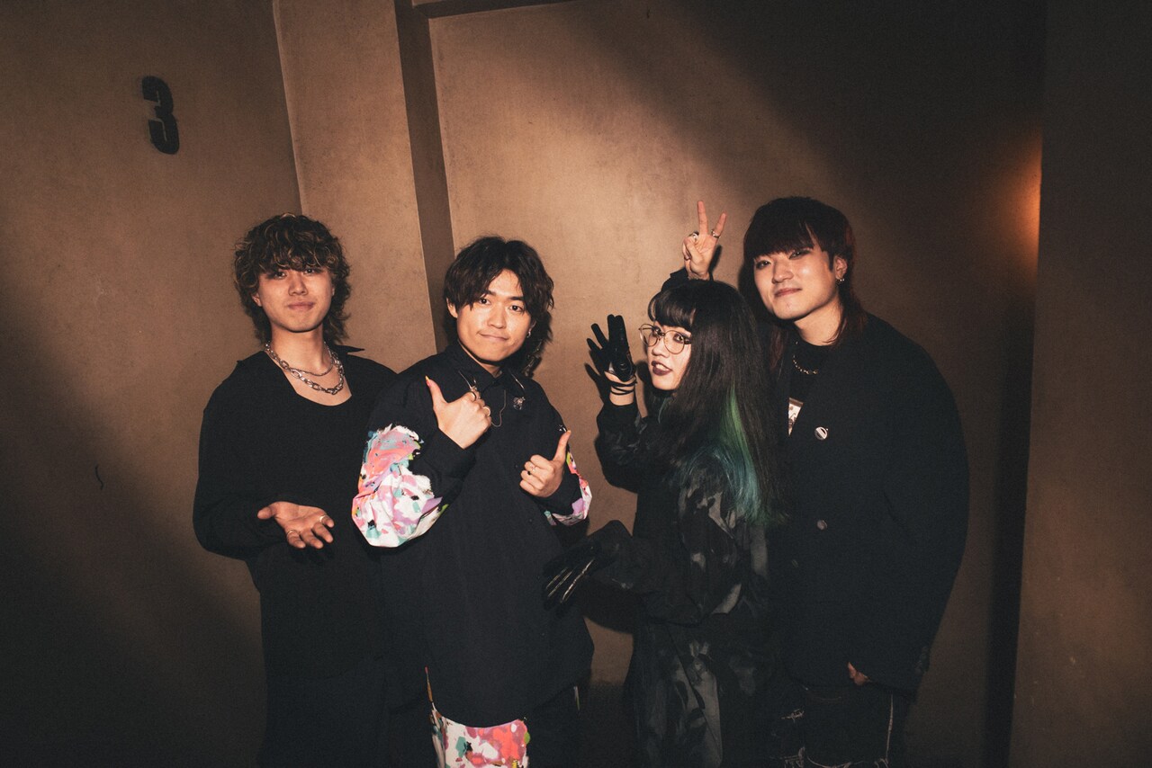 Tani Yuuki × Chevonが相思相愛の初対バンで互いの曲カバー、ラストは「W/X/Y」デュエット