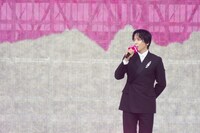 「M COUNTDOWN STAGE」DAY2のホストを務めたジョン・ヨンファ（CNBLUE）。 (c) CJ ENM Co., Ltd, All Rights Reserved