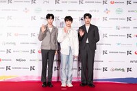 (c) CJ ENM Co., Ltd, All Rights ReservedZEROBASEONEのソン・ハンビン、キム・テレ、パク・ゴヌク。