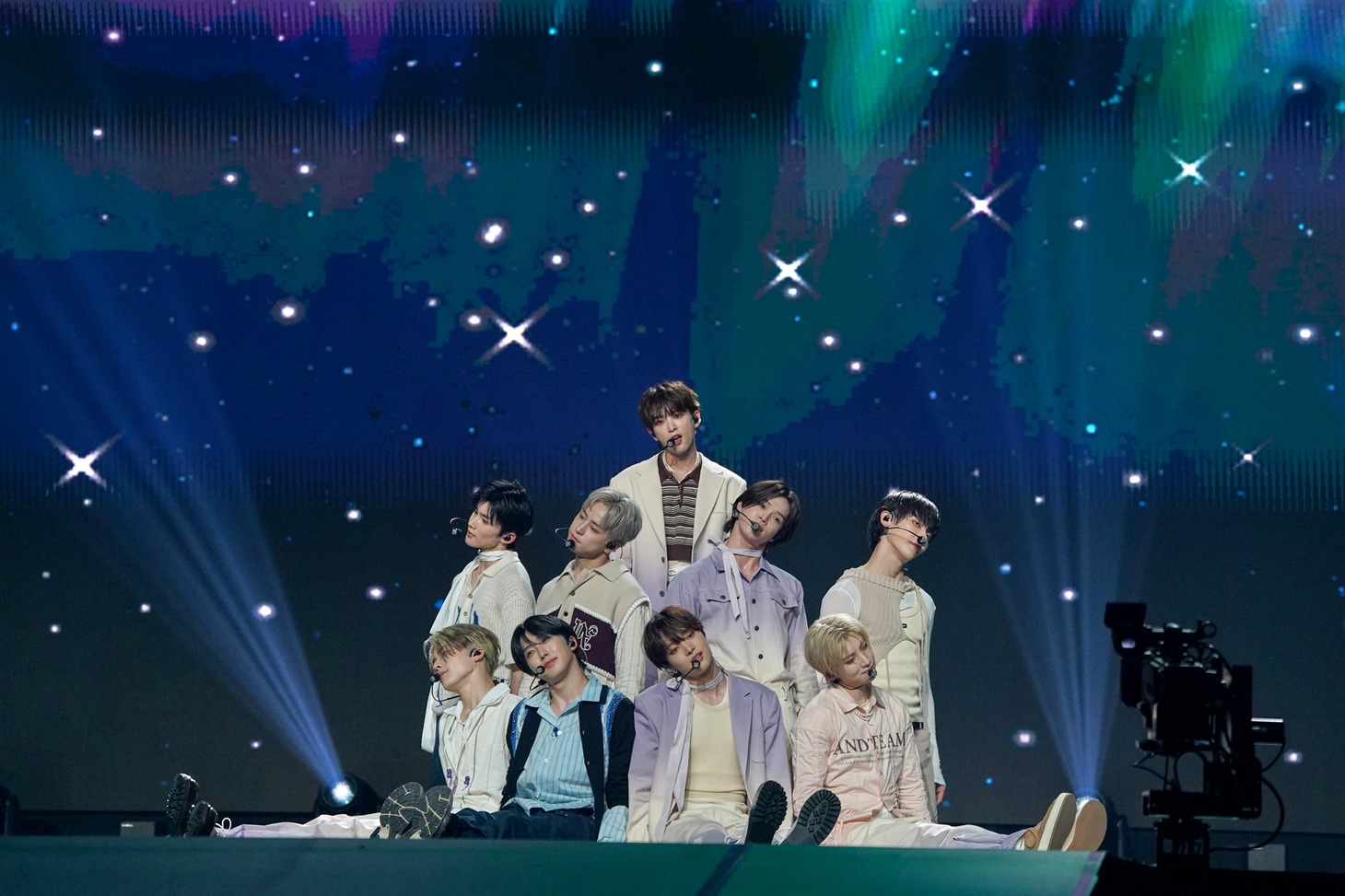「KCON STAGE」&TEAMのステージの様子。 (c) CJ ENM Co., Ltd, All Rights Reserved