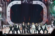 「KCON STAGE」INIのステージの様子。 (c) CJ ENM Co., Ltd, All Rights Reserved