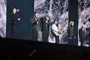 「KCON STAGE」ジョン・ヨンファとP1Harmonyのステージの様子。 (c) CJ ENM Co., Ltd, All Rights Reserved