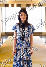 阪口珠美（乃木坂46）1st写真集「青いバラ」紀伊國屋書店特典ポストカード（撮影：Takeo Dec.）