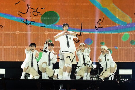 SEVENTEEN「Adore U」をカバーするTWS。 (c) CJ ENM Co., Ltd, All Rights Reserved
