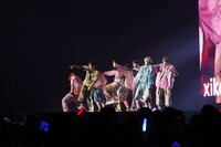 「KCON STAGE」xikersのステージの様子。 (c) CJ ENM Co., Ltd, All Rights Reserved