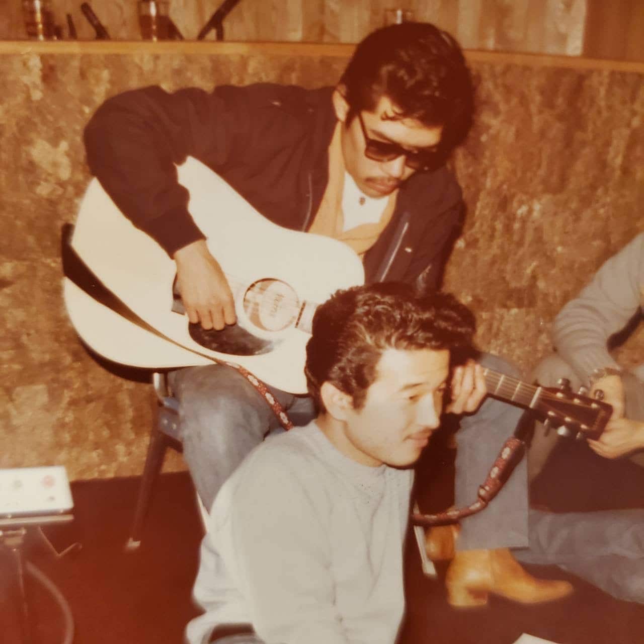 デビューまもない頃のレコーディングにて。