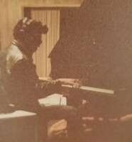 デビューまもない頃のレコーディングにて。