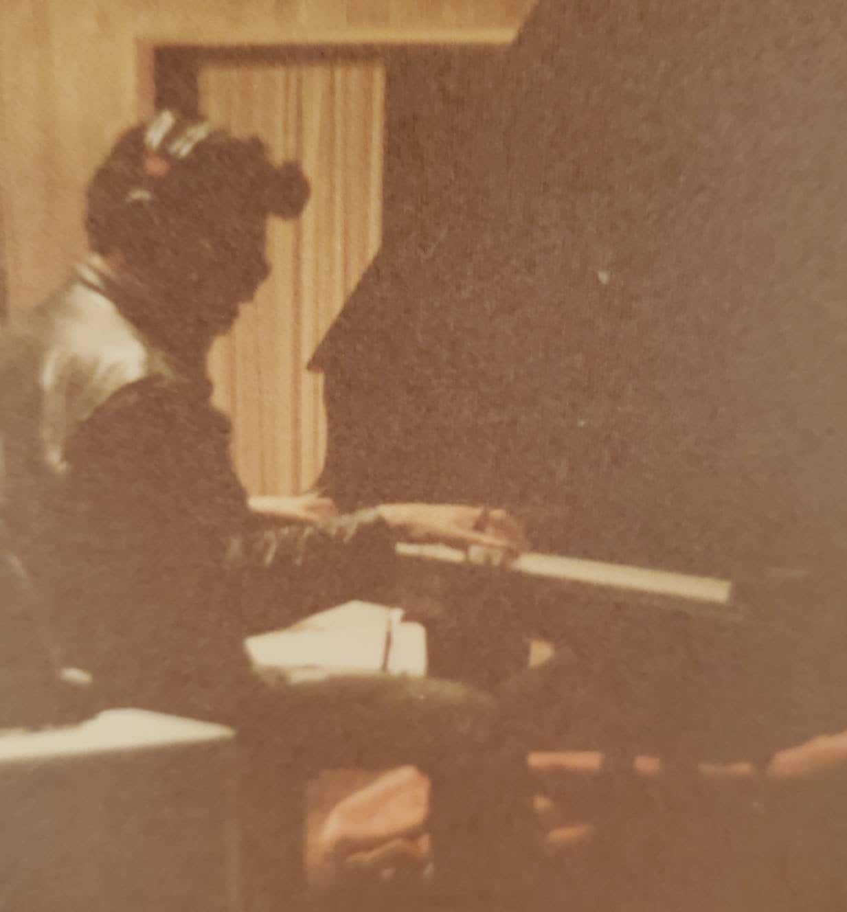 デビューまもない頃のレコーディングにて。