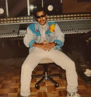 アメリカ・ロサンゼルスのレイ・パーカーJr.のスタジオにて。