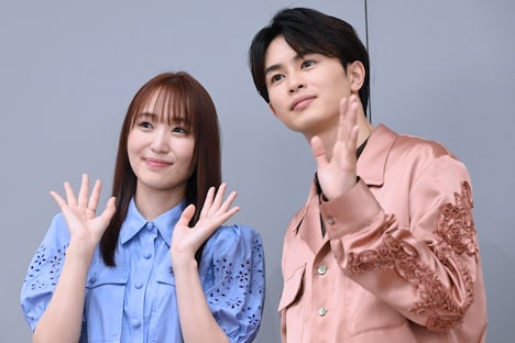 菅井友香と草川拓弥（超特急）。