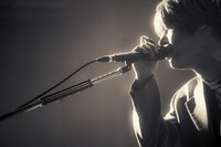 飯田瑞規（Vo, G / cinema staff）（撮影：稲垣ルリコ）