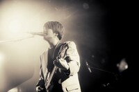 飯田瑞規（Vo, G / cinema staff）（撮影：稲垣ルリコ）