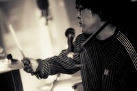 久野洋平（Dr / cinema staff）（撮影：稲垣ルリコ）