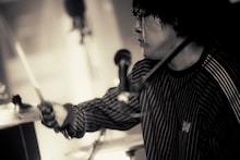 久野洋平（Dr / cinema staff）（撮影：稲垣ルリコ）