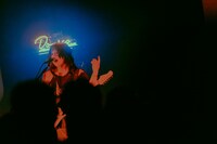 さかしたひかる（Vo, G / ドミコ）（撮影：稲垣ルリコ）