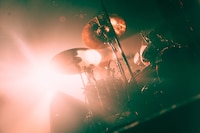 長谷川啓太（Dr, Cho / ドミコ）（撮影：稲垣ルリコ）