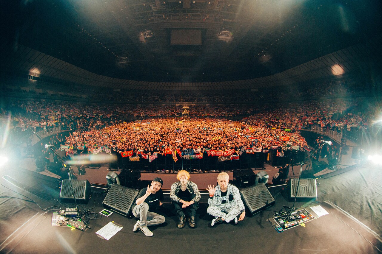 10-FEETがニューシングル「helm'N bass」発表、初回盤には昨年開催「京都大作戦」の映像収録