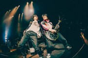 宮田和弥（Vo）と森純太。（Photo by umihayato）