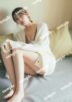 高本彩花 1st写真集「僕の記憶の中で」購入者特典の折れ目なしB3ポスター（HMV&BOOKS SHIBUYA）（撮影：東京祐）(c)KOBUNSHA