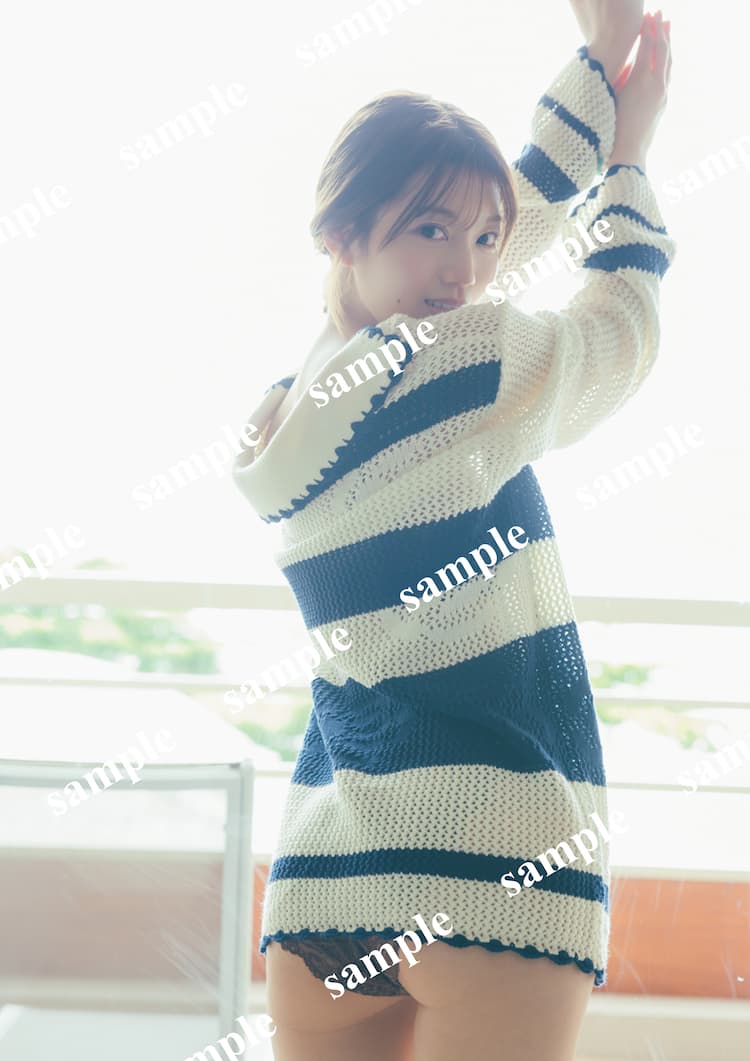 日向坂46 激しく 高本彩花 生写真 ネイビーサンタ衣装直筆サイン入り 座り