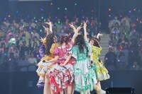 「FRUITS ZIPPER 2nd ANNIVERSARY 超めでたいライブ～NEW KAWAII～」の様子。