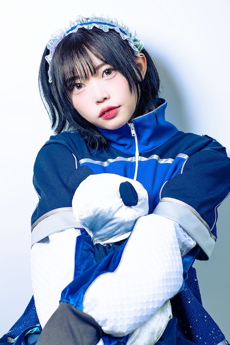 犬甘るるを演じる由莉子。