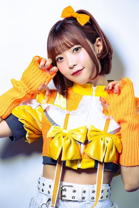 犬甘うるを演じるPOCHI。