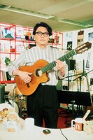 「tiny desk concerts JAPAN」より、堀込高樹（KIRINJI）。（写真提供：NHK）