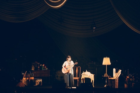 「吉澤嘉代子10周年記念公演～まだまだ魔女修行中。～」の様子。（撮影：山川哲矢）