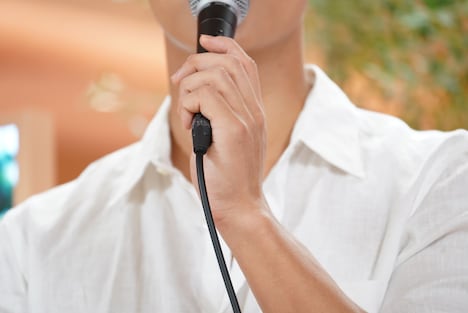 隅々までケアの行き届いたMINGYUの左手。