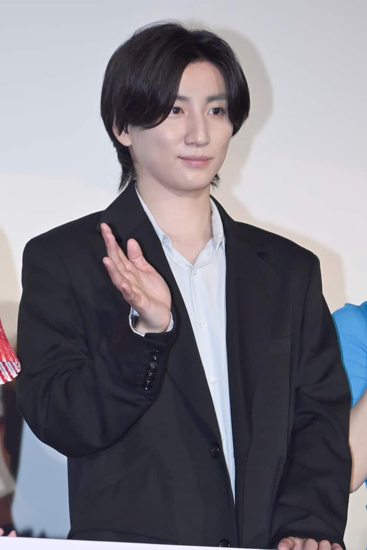 SixTONES京本大我「言えない秘密」で握力発揮、古川琴音の指が鳴る  