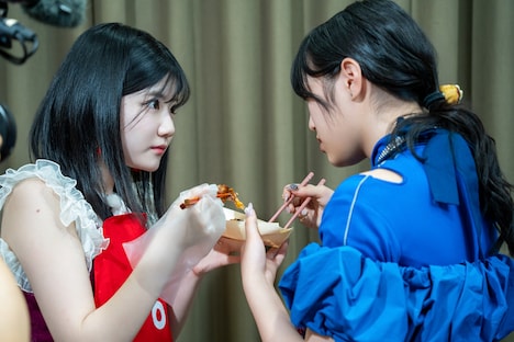 左から川嶋美楓、松永里愛。