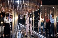 パフォーマンス中の郷ひろみ。（写真提供：NHK）