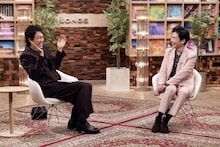 大泉洋（左）とトークする郷ひろみ（右）。（写真提供：NHK）