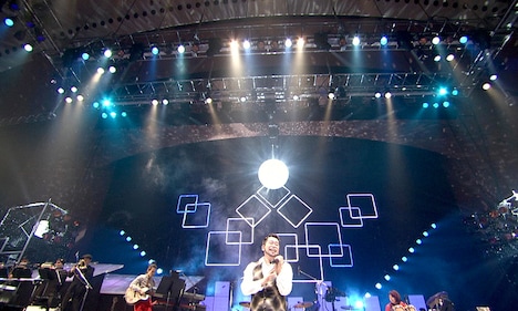 「Noriyuki Makihara Christmas Concert'08 ～PLAY for PRAY～」の様子。