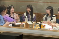 ラジオ番組で「推し寺アイドルまつり」をPRする宮本佳林、AIRI（カミングフレーバー）、江籠裕奈。