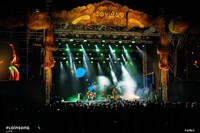 2024年3月1～3日にかけてインドネシア・バリ島で行われた「Joyland Festival」出演時の様子。坂本は初日のヘッドライナーを務めた。（on website:Joyland Festival by Plainsong Live / on Instagram:@joylandfest // @plainsonglive_）