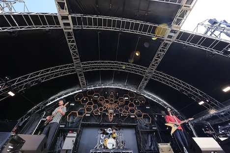 ペトロールズのステージの様子。