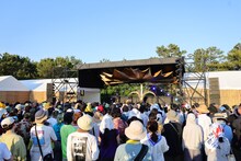 青葉市子のステージの様子。